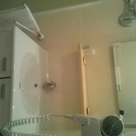 De Hotel 2*